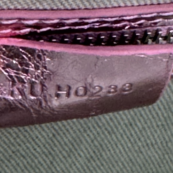 Givenchy Antigona Lock Bag in Laminated Leather Pink - Picture 6 of 7